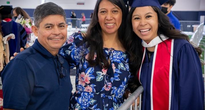 Lucero Gonzaléz Alvarado and family